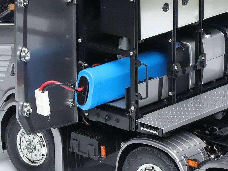 Tamiya 56376 SCANIA 8X4/4 PAINTED GUN METAL